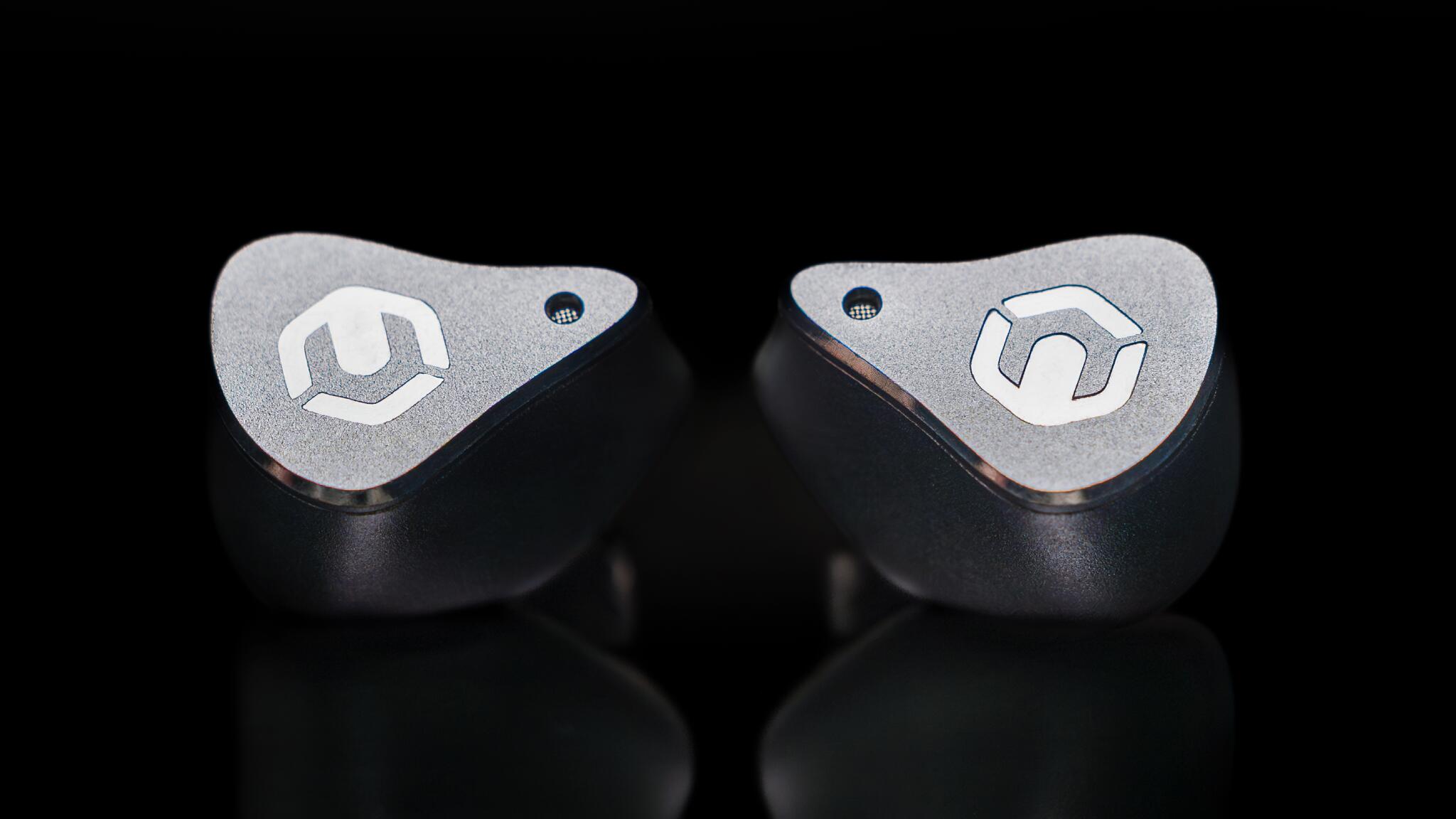 Discovery splash banner for Hangout.Audio × CrinEar Discord server